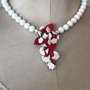 Glass Necklace resembles early Miriam Haskell